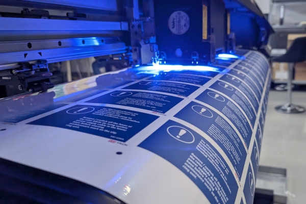 Aufkleber aus der Maschine