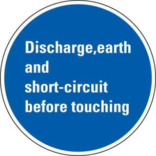Gebotsschild: Discharge, earth and short-circuit before touching, blau-weiß, Folie selbstklebend, Ø 100 mm, 1 Stück