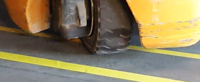 Bodenband Steel – das staplerfeste Bodenmarkierungsband im Test