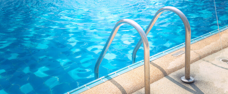 Sicher im Schwimmbad mit der richtigen Beschilderung