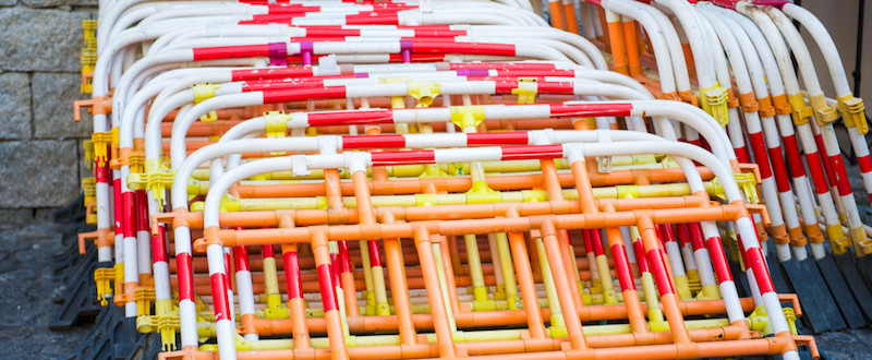 Personen und Objekte schützen - Auswahl der richtigen Absperrlösungen