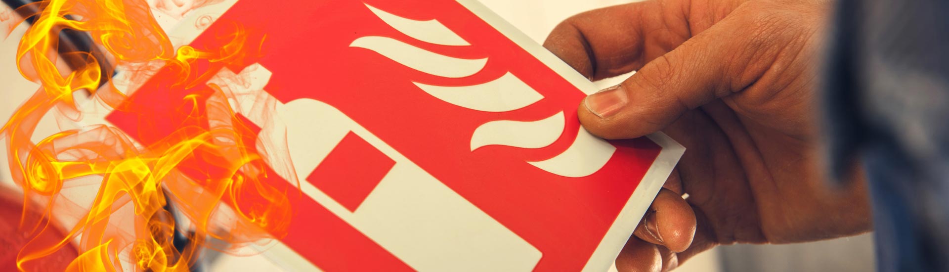 brandschutz-feuerwehrzeichen_feuerloescher_feuer_hand