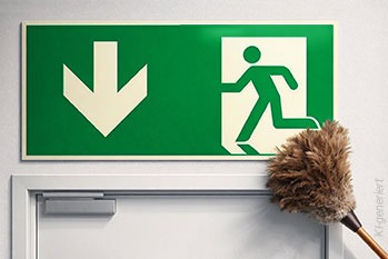 Sauberkeit ist gut, Sicherheit ist besser – Warum Sie beim Frühjahrsputz unbedingt Ihre Fluchtwegschilder prüfen sollten